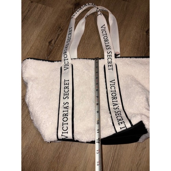 Victoria's Secret Sherpa Tote Bag Fuzzy Plush White‎ Black Trim - Picture 3 of 5
